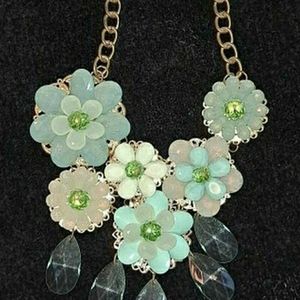 Hannah Jewelry Necklace with Earrings